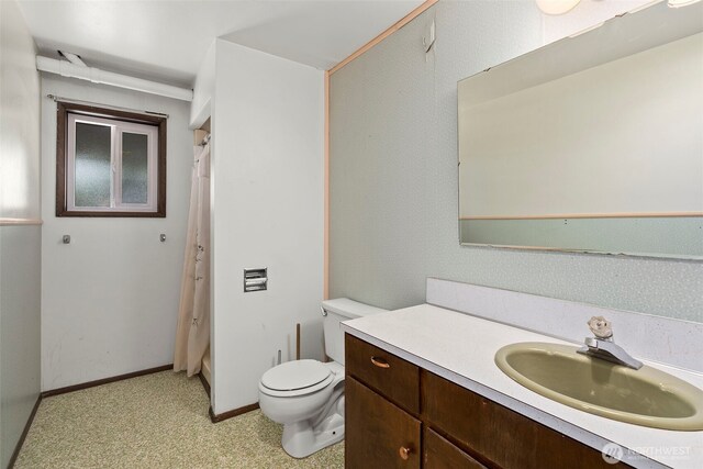 1918 SE Maple Dr, Chehalis, WA 98532 - full bath with vanity, toilet, and a shower with curtain