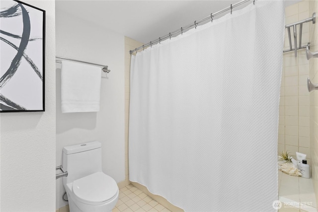 full bath with toilet, tile patterned flooring, and curtained shower