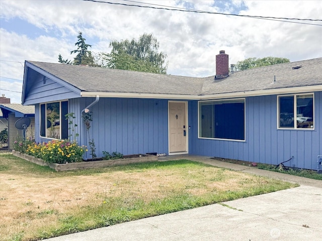 475 SE Pasek St, Oak Harbor, WA 98277 - single story home with a chimney and a front yard