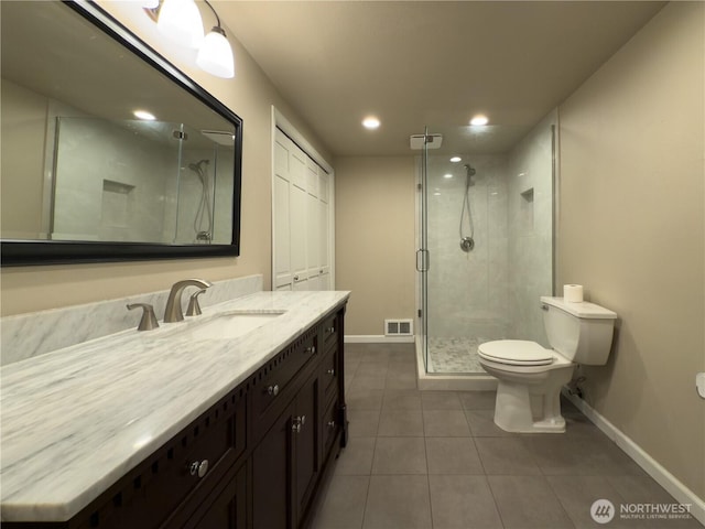full bath with toilet, a stall shower, baseboards, and visible vents