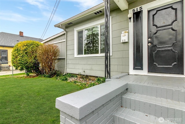 515 S 37th, Tacoma, WA 98418 - doorway to property with a yard