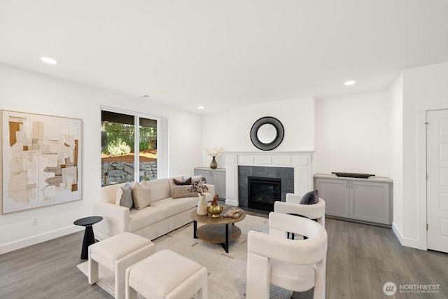 living room with recessed lighting, baseboards, and wood finished floors