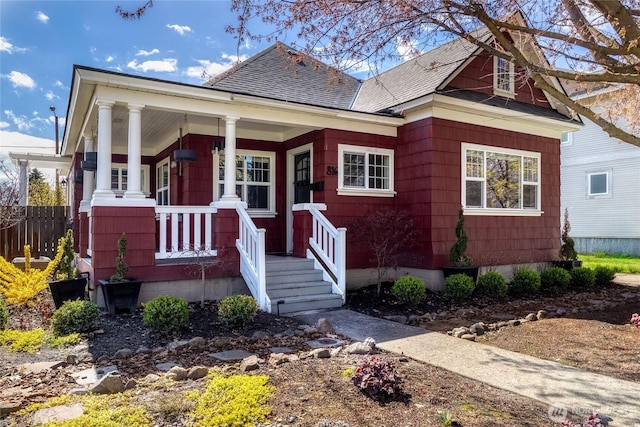 816 Washington St, Walla Walla, WA 99362 - bungalow-style house featuring a porch, fence, and roof with shingles