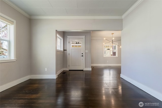 816 Washington St, Walla Walla, WA 99362 - entryway featuring plenty of natural light, ornamental molding, and hardwood / wood-style flooring