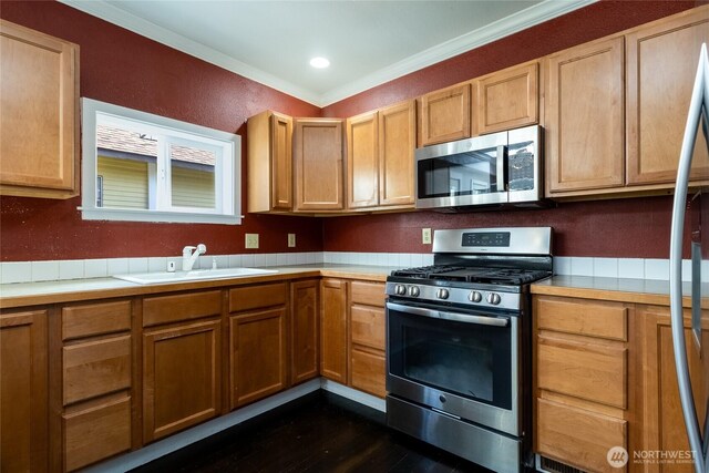 816 Washington St, Walla Walla, WA 99362 - kitchen with crown molding, appliances with stainless steel finishes, a sink, and light countertops