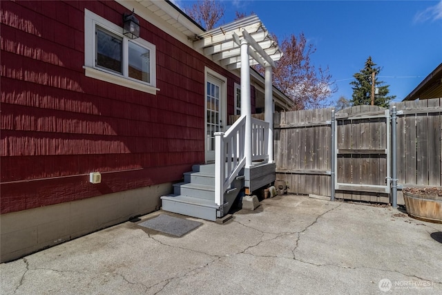 816 Washington St, Walla Walla, WA 99362 - view of side of home featuring fence and a patio area