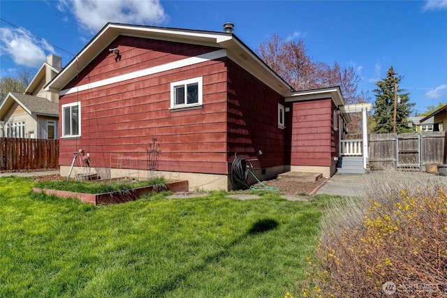 816 Washington St, Walla Walla, WA 99362 - view of home's exterior with a lawn and fence