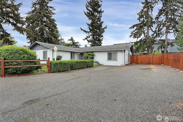 604 27th Ave SE, Puyallup, WA 98374 - view of front facade featuring fence and driveway