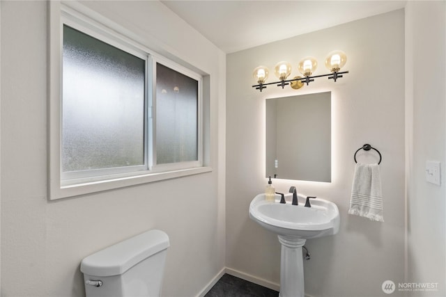 1309 W 5th St, Aberdeen, WA 98520 - half bath featuring baseboards, toilet, and a sink