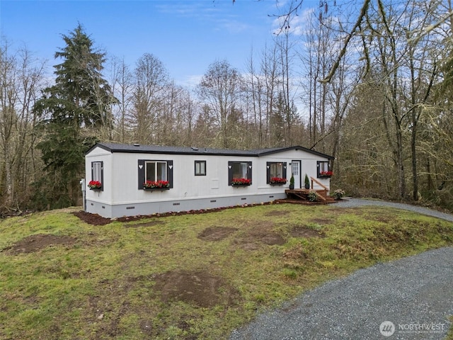 manufactured / mobile home featuring a front lawn and crawl space