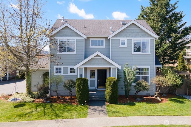 view of front of home featuring a front lawn and roof with shingles