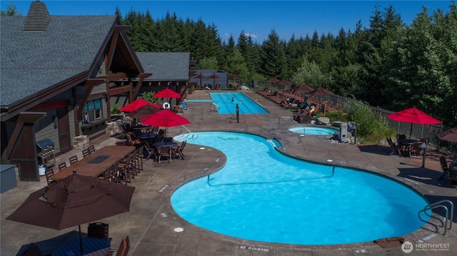 121 Hard Scrabble Ln, Cle Elum, WA 98922 - community pool featuring a community hot tub, a patio, fence, a forest view, and grilling area