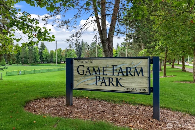 community sign featuring a yard