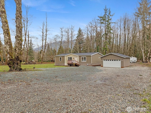 view of front of home featuring a front yard and a garage