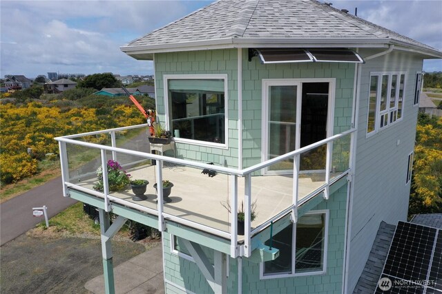 1412 Storm King Ave, Ocean Shores, WA 98569 - view of side of property featuring roof with shingles