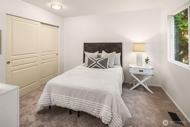 12423 NE 70th St, Kirkland, WA 98033 - carpeted bedroom featuring a closet and baseboards
