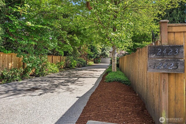 12423 NE 70th St, Kirkland, WA 98033 - view of road
