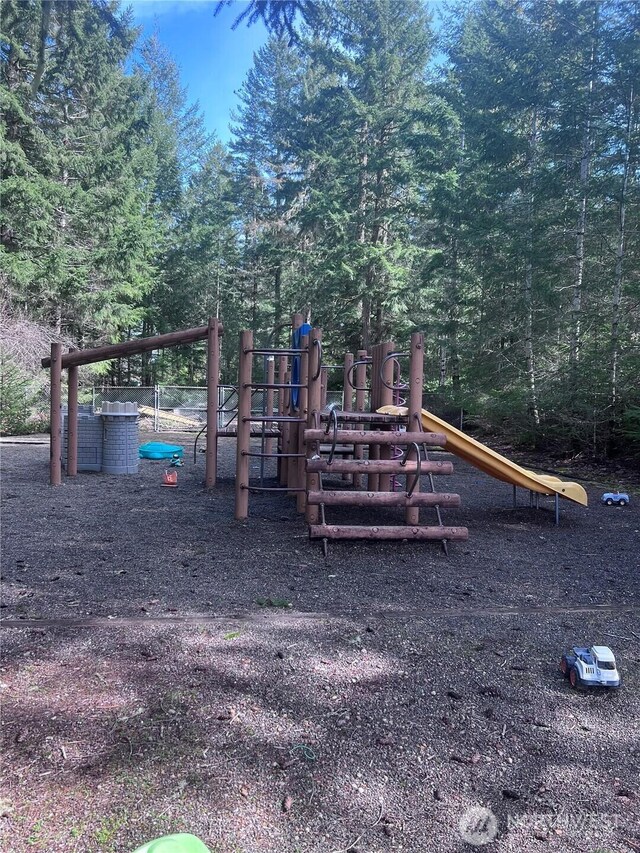 231 N Paradise Dr, Lilliwaup, WA 98555