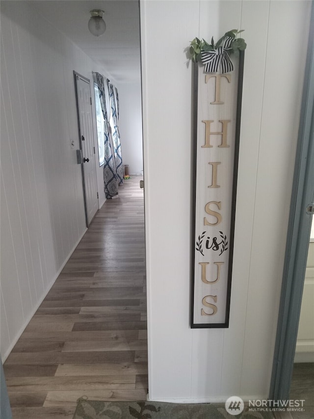 302 Pioneer Rd, Aberdeen, WA 98520 - hallway with wood finished floors
