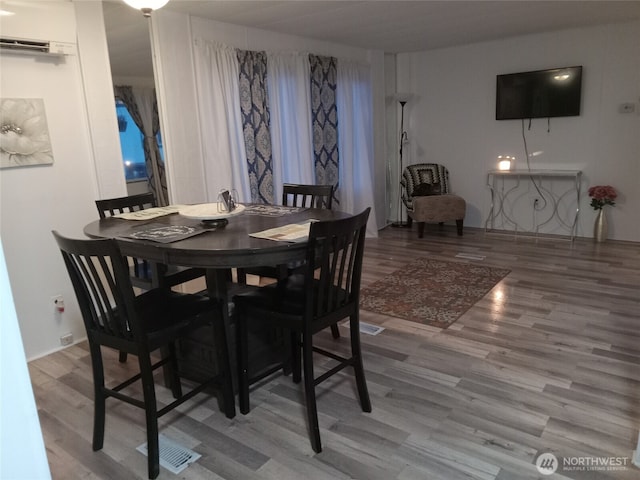 302 Pioneer Rd, Aberdeen, WA 98520 - dining space with an AC wall unit and light wood-style floors