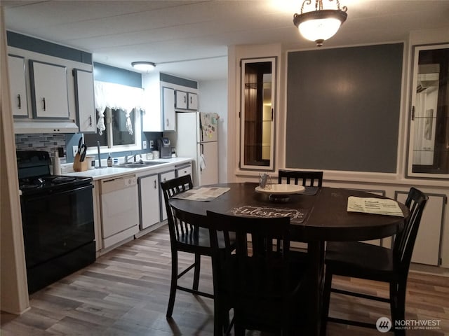 302 Pioneer Rd, Aberdeen, WA 98520 - dining area featuring light wood-style floors