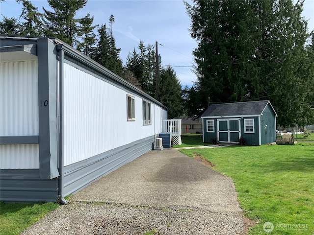 302 Pioneer Rd, Aberdeen, WA 98520 - view of side of home featuring a lawn and an outbuilding