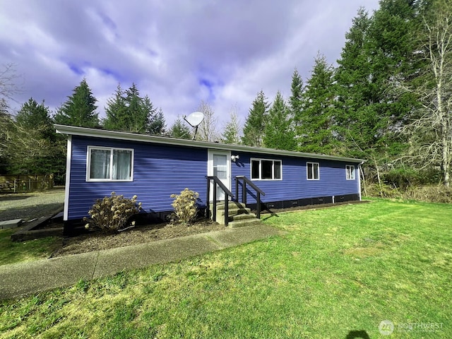 view of front of home with entry steps and a front yard