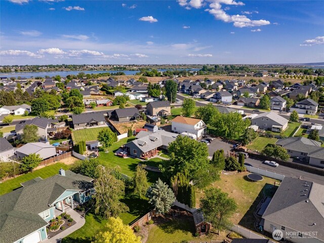 3609 Lakeshore Dr, Moses Lake, WA 98837 - aerial perspective of suburban area with a nearby body of water