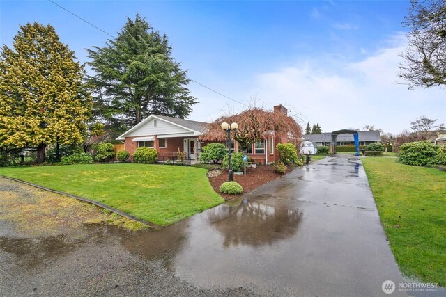 view of front of house with a front yard and driveway