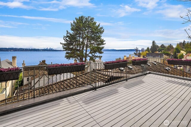 463 39th Ave E, Seattle, WA 98112 - wooden terrace with a water view