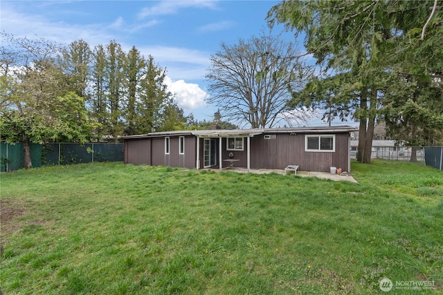 rear view of house featuring a fenced backyard and a yard