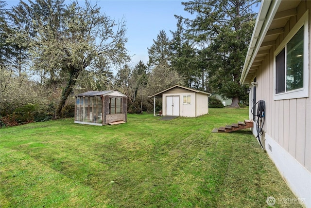view of yard with an outdoor structure and a storage shed