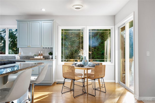 17955 SE 60th St, Bellevue, WA 98006 - dining room featuring baseboards, light wood-type flooring, recessed lighting, and a healthy amount of sunlight