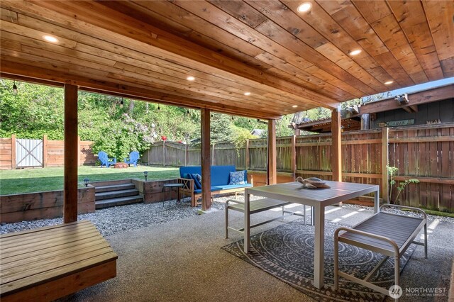 sunroom / solarium featuring an outdoor hangout area