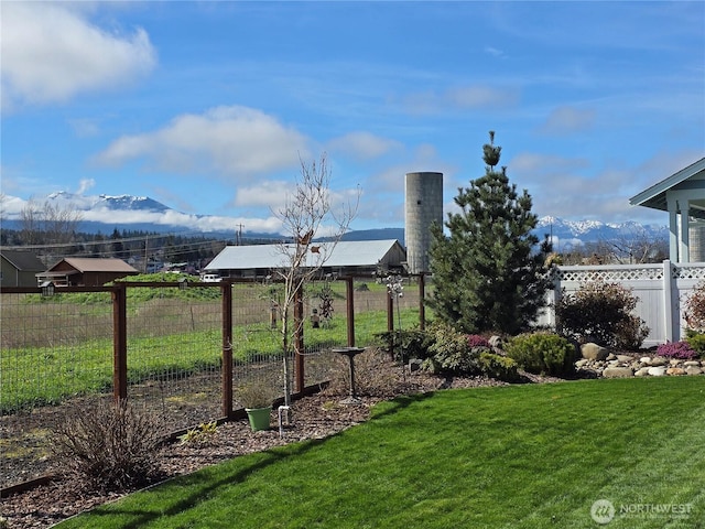 view of yard with fence and a mountain view