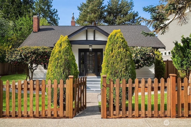 view of front of house featuring roof with shingles and a fenced front yard