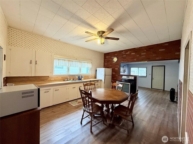 21 Cummings Ave, Elma, WA 98541 - dining room featuring a ceiling fan, wallpapered walls, and wood finished floors