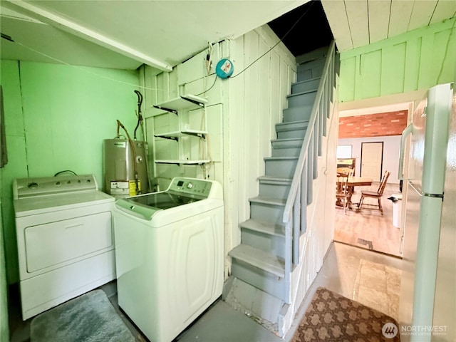 21 Cummings Ave, Elma, WA 98541 - washroom featuring water heater, laundry area, and washer and dryer