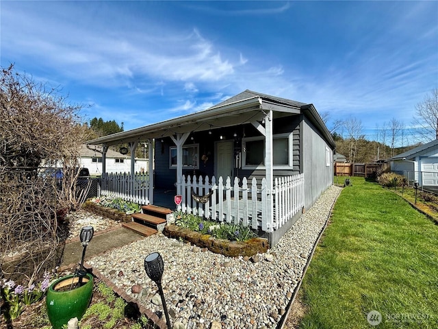 21 Cummings Ave, Elma, WA 98541 - view of front of home with fence, a front lawn, and a porch