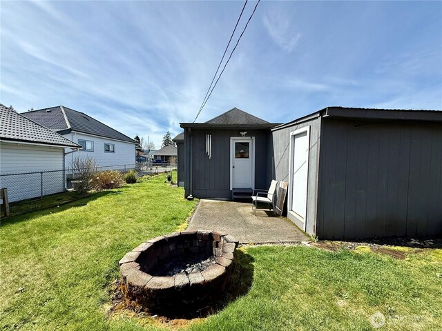 21 Cummings Ave, Elma, WA 98541 - rear view of house featuring a lawn, an outdoor fire pit, and fence