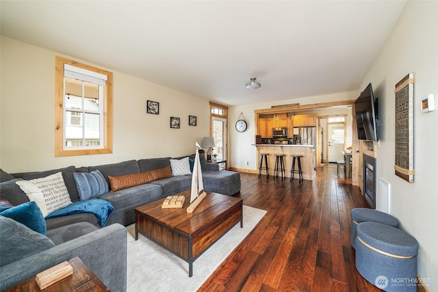 540 Porcupine Ln, Chelan, WA 98816 - living room featuring dark wood-type flooring, a fireplace, and baseboards