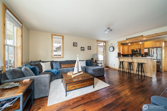 540 Porcupine Ln, Chelan, WA 98816 - living room featuring plenty of natural light, baseboards, and dark wood finished floors