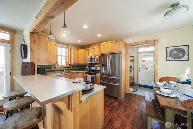 540 Porcupine Ln, Chelan, WA 98816 - kitchen featuring stainless steel appliances, a peninsula, dark wood-style flooring, recessed lighting, and a breakfast bar area