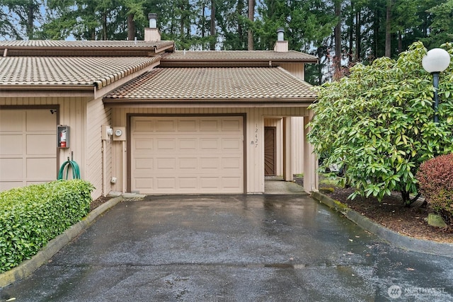 12427 129th Ave E, Puyallup, WA 98374 - garage with aphalt driveway
