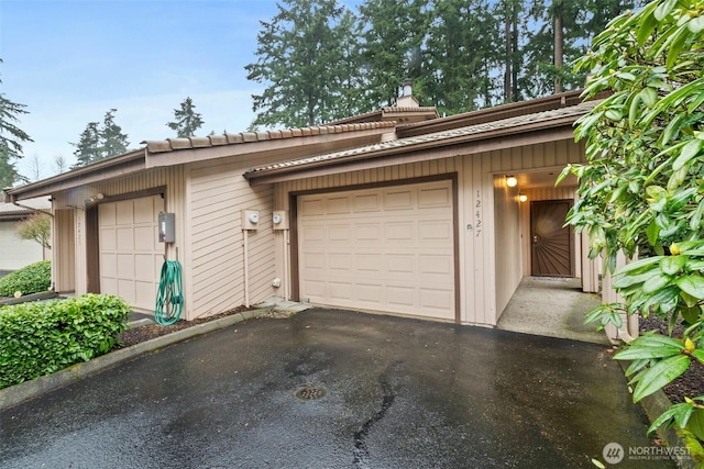 12427 129th Ave E, Puyallup, WA 98374 - garage featuring aphalt driveway