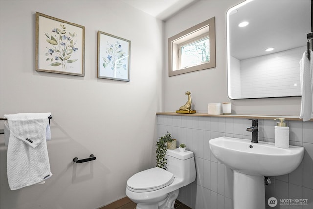 2324 NE 128th St, Seattle, WA 98125 - half bathroom featuring toilet and recessed lighting