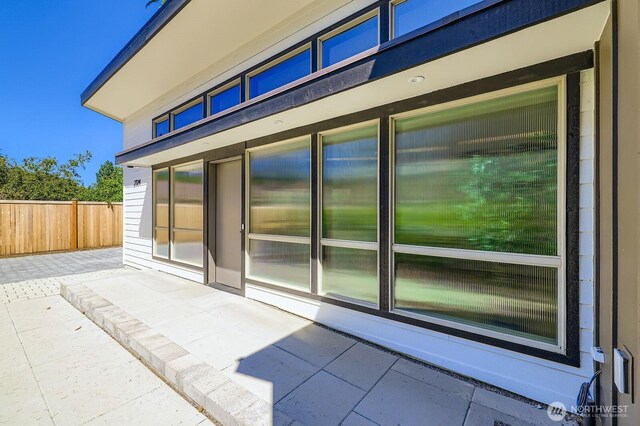 2324 NE 128th St, Seattle, WA 98125 - view of patio