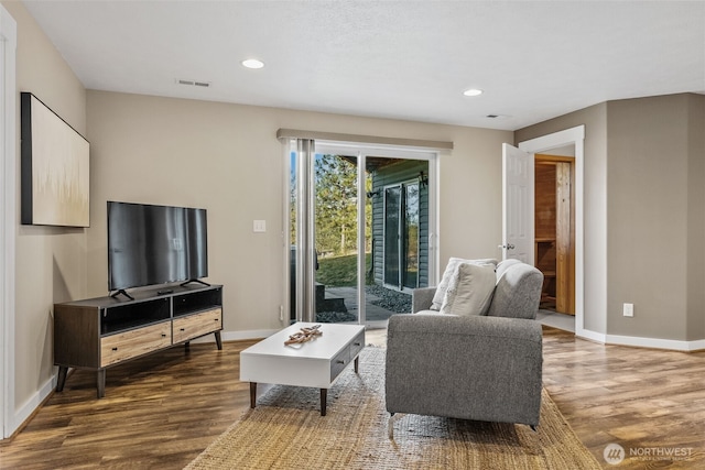 11320 S Stangland Rd, Medical Lake, WA 99022 - living room featuring wood finished floors, recessed lighting, baseboards, and visible vents