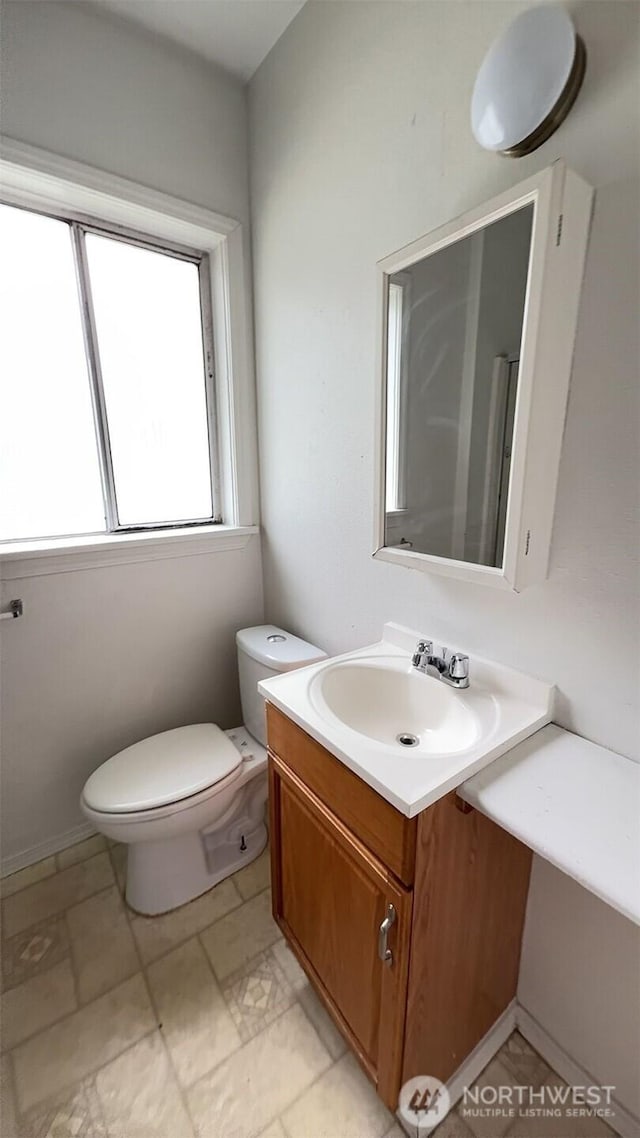 313 N E St, Aberdeen, WA 98520 - bathroom with toilet and vanity
