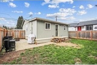 816 N Kelso Ave, Kelso, WA 98626 - back of house featuring a fenced backyard, central AC unit, and a yard